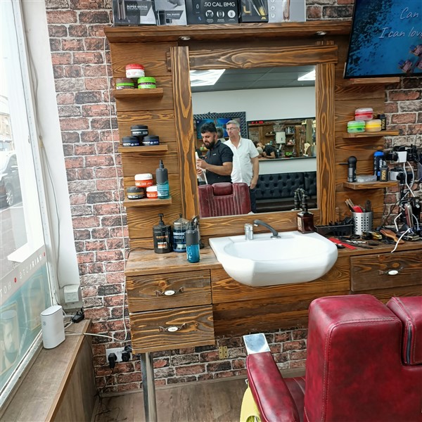 Pic of Ali's Barbers Porthcawl